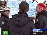 Кратко обсудив олимпийскую тематику, Медведев в сопровождении Ткачева, Козака и Устинова спустился к одному из строящихся олимпийских объектов - лыжному комплексу