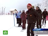 Медведев в Сочи на лыжах проинспектировал один из строящихся олимпийских объектов
