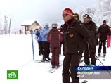 Медведев в Сочи на лыжах проинспектировал один из строящихся олимпийских объектов Медведев в Сочи на лыжах проинспектировал один из строящихся олимпийских объектов
