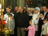 Церковь "прививает любовь к нашим духовным ценностям, нашей истории", убежден Владимир Путин