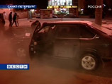 В результате аварии на теплотрассе в Петербурге пострадали два человека, пытавшихся спасти свои машины