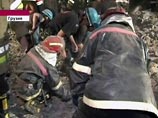 В Тбилиси обрушилось бывшее здание Национальной гвардии: двое рабочих погибли, еще двоих ищут