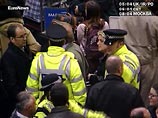 Британская полиция задержала в самолете Лондон-Дубаи дебоширов. Они высказывали угрозы