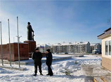 УВД: сахалинский милиционер стрелял по молодым людям, потому что его били по голове шампанским УВД: сахалинский милиционер стрелял по молодым людям, потому что его били по голове шампанским