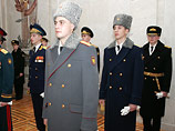 Над нынешней военной формой работали ведущие герольдмейстеры, дизайнеры и модельеры. Главное требование - функциональность. Изготовление новой формы заняло больше двух лет Над нынешней военной формой работали ведущие герольдмейстеры, дизайнеры и модельеры. Главное требование - функциональность. Изготовление новой формы заняло больше двух лет