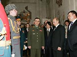 Российскую армию начинают переодевать в форму "от Юдашкина" - из-за кризиса ее ждали два года Российскую армию начинают переодевать в форму "от Юдашкина" - из-за кризиса ее ждали два года