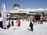 Открытие русского сезона на одном из самых дорогих горнолыжных курортов - французском Куршевеле - все же состоялось, несмотря на отсутствие главных ньюсмейкеров светских хроник