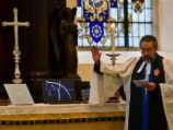 По убеждению Дэвида Пэрротта, с введением новой церемонии богослужение обретет более глубокий смысл для людей, работающих в финансовом центре британской столицы