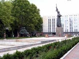 Прежний памятник советским воинам Прежний памятник советским воинам