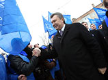 Глава партии регионов Виктор Янукович, вернувшись из поездки по стране, соберет своих сторонников под сине-белыми знаменами на митинг на Михайловской площади Киева, в непосредственной близости от избирательного штаба Юлии Тимошенко