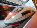 В Тверской области мститель разбил стекло скоростного поезда "Сапсан", закидав его кусками льда В Тверской области мститель разбил стекло скоростного поезда "Сапсан", закидав его кусками льда