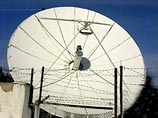 Сигнал идет через французский спутник, который был запущен российской ракетой-носителем "Протон" с космодрома "Байконур" Сигнал идет через французский спутник, который был запущен российской ракетой-носителем "Протон" с космодрома "Байконур"
