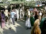 Туристы сбились с пути и решили узнать у местного неселения дорогу. По неустановленной причине индийцы не стали показывать путь, а проявили агрессию Туристы сбились с пути и решили узнать у местного неселения дорогу. По неустановленной причине индийцы не стали показывать путь, а проявили агрессию