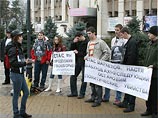 Первый пикет состоится в 18:45 в начале Петровского бульвара. Второй пикет пройдет у памятника Грибоедову на Чистых прудах, он начнется в 20:00 Первый пикет состоится в 18:45 в начале Петровского бульвара. Второй пикет пройдет у памятника Грибоедову на Чистых прудах, он начнется в 20:00