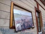 В Санкт-Петербурге вандалы разломали картины уличной выставки Русского музея