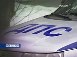 Московские стражи порядка ищут четверых неизвестных, которые бросили автомобиль Lexus с целым арсеналом оружия. Сами злоумышленники благополучно скрылись во дворах, несмотря на милицейскую стрельбу