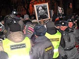В общей сложности 32 человека были задержаны накануне в центре Москвы за нарушение правил проведения пикетирования в ходе двух акций, посвященных памяти правозащитников адвоката Станислава Маркелова и журналистки Анастасии Бабуровой В общей сложности 32 человека были задержаны накануне в центре Москвы за нарушение правил проведения пикетирования в ходе двух акций, посвященных памяти правозащитников адвоката Станислава Маркелова и журналистки Анастасии Бабуровой