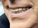 Берлускони "посчитал" свои зубы и выяснил у детей, сколько пальцев на руках. Получилось много