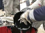 Из-за разрыва трубы в грунт вытекло около 450 кубометров нефти. Загрязнение снега и почвы зафиксировано на площади 20 тысяч квадратных метров Из-за разрыва трубы в грунт вытекло около 450 кубометров нефти. Загрязнение снега и почвы зафиксировано на площади 20 тысяч квадратных метров