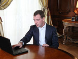 По мнению Медведева, стремительное развитие виртуальных технологий и рост числа пользователей в России выдвигают новые требования и к российским политикам
