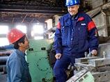 Французские металлурги взяли в заложники руководство закрывающегося завода, назначившее маленькие выплаты Французские металлурги взяли в заложники руководство закрывающегося завода, назначившее маленькие выплаты