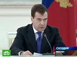 "И руководители субъектов Федерации, и партийные лидеры многое сделали для того, чтобы российская демократия стала работоспособной", - сказал Медведев