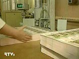 Банк России проводит эксперимент по продлению срока жизни банкнот выпущены в обращение 100-рублевые купюры, покрытые специальным водоотталкивающим лаком