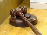 Бывший милиционер залез на опору Крымского моста, требуя оставить ему жилье Бывший милиционер залез на опору Крымского моста, требуя оставить ему жилье