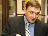 Согласно предварительным результатам судебно-медицинской экспертизы, причиной смерти томского журналиста Константина Попова, жестоко избитого в начале января в вытрезвителе 26-летним милиционером Алексеем Митаевым, стал отек головного мозга