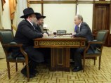 Берл Лазар на встрече с Путиным отметил, что в Прибалтике и на Украине "местные народы участвовали в ликвидации евреев" Берл Лазар на встрече с Путиным отметил, что в Прибалтике и на Украине "местные народы участвовали в ликвидации евреев"