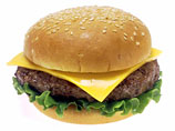 Работницу McDonald's в Нидерландах уволили из-за куска сыра - она угостила коллегу чизбургером