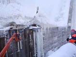Спасатели раскололи "айсберг" на Саяно-Шушенской ГЭС: новой аварии не будет Спасатели раскололи "айсберг" на Саяно-Шушенской ГЭС: новой аварии не будет