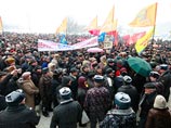 По данным правоохранительных органов, в митинге принимают участие около 7 тыс. человек, организаторы мероприятия заявляют о 10 тыс. участников