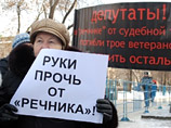 Пикет против сноса "Речника" прошел мирно и "очень энергично" Пикет против сноса "Речника" прошел мирно и "очень энергично"