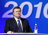 В свою очередь ее соперник Виктор Янукович обвиняет Тимошенко в использовании "боевиков" из Грузии, Польши и Литвы под видом наблюдателей