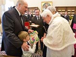 Пародийный Лукашенко за подсказкой звонил своему сыну, с которым в последнее время все чаще появляется на различных мероприятиях