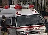 В результате мощного взрыва также погибли, по крайней мере, четыре иностранных журналиста, следовавшие в автоколонне на церемонию открытия школы вместе со своими пакистанскими коллегами