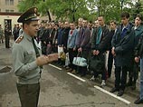 Сенаторы внесли в Госдуму законопроект, позволяющий 18-летним выпускникам школ избежать "весеннего призыва" Сенаторы внесли в Госдуму законопроект, позволяющий 18-летним выпускникам школ избежать "весеннего призыва"