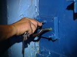 В среду вечером решением дежурного судьи Приморского федерального суда Андрей Смирнов был арестован и помещен в Межрегиональный изолятор временного содержания В среду вечером решением дежурного судьи Приморского федерального суда Андрей Смирнов был арестован и помещен в Межрегиональный изолятор временного содержания