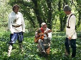 Классик европейского кинематографа Отар Иоселиани закончил съемки своего нового фильма "Шантрапа". Дата релиза пока не определена, постпродакшн планируется завершить к осени Классик европейского кинематографа Отар Иоселиани закончил съемки своего нового фильма "Шантрапа". Дата релиза пока не определена, постпродакшн планируется завершить к осени