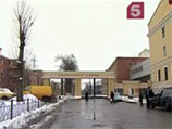 В пресс-службе холдинга "Кировский завод" сообщили, что обрушение произошло в неиспользуемом цеху, поставленном на капитальный ремонт