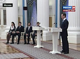 Президент отметил, что премии, которые вручены молодым ученым, следует рассматривать как "сигнал, приоритет того, что будет происходить в самом ближайшем будущем" Президент отметил, что премии, которые вручены молодым ученым, следует рассматривать как "сигнал, приоритет того, что будет происходить в самом ближайшем будущем"