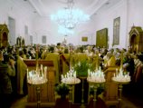 Прихожане Русской зарубежной церкви поклоняются мощам святителя Иоанна Златоуста из храма Христа Спасителя 