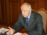 Магомедов сменяет на президентском посту Муху Алиева, который возглавляет республику с февраля 2006 года. Срок полномочий Алиева истекает в феврале этого года