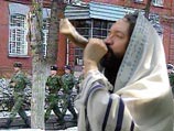 Воспитывать солдат вместе с командирами станут батюшки, муллы, раввины и ламы Воспитывать солдат вместе с командирами станут батюшки, муллы, раввины и ламы