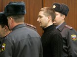 Евсюков обвиняется в убийстве двух человек и покушении на убийство 21 гражданина в ночь на 27 апреля в супермаркете "Остров" на Шипиловской улице