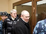 Хамовнический суд Москвы в пятницу вынесет решение по ходатайству прокуратуры о продлении до 17 мая срока ареста экс-главе ЮКОСа Михаилу Ходорковскому и бывшему главе МФО "Менатеп" Платону Лебедеву, обвиняемым в хищении 350 миллионов тонн нефти Хамовнический суд Москвы в пятницу вынесет решение по ходатайству прокуратуры о продлении до 17 мая срока ареста экс-главе ЮКОСа Михаилу Ходорковскому и бывшему главе МФО "Менатеп" Платону Лебедеву, обвиняемым в хищении 350 миллионов тонн нефти