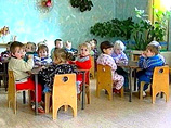 Омбудсмен также считает неэффективной систему, по которой расходуются средства, выделяемые государством в рамках различных программ, направленных на поддержку детей Омбудсмен также считает неэффективной систему, по которой расходуются средства, выделяемые государством в рамках различных программ, направленных на поддержку детей