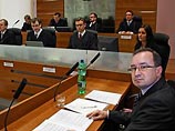 Высший административный суд Чехии в Брно принял решение о роспуске крайне правой Рабочей партии. Этого добивалось правительство страны, обвинившее партию в пропаганде ксенофобии и расовой ненависти