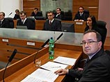 Высший административный суд Чехии в Брно принял решение о роспуске крайне правой Рабочей партии. Этого добивалось правительство страны, обвинившее партию в пропаганде ксенофобии и расовой ненависти Высший административный суд Чехии в Брно принял решение о роспуске крайне правой Рабочей партии. Этого добивалось правительство страны, обвинившее партию в пропаганде ксенофобии и расовой ненависти